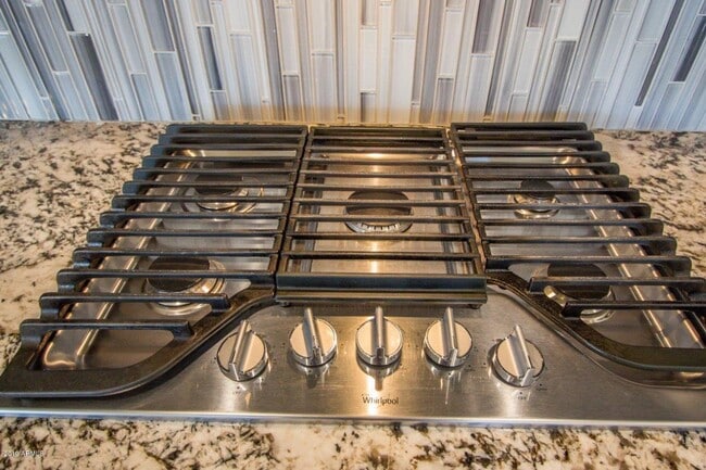 Building Photo - Gorgeous 4 Bed + den Single Level Home in gated community in North Peoria with RV Gate / BBQ!!