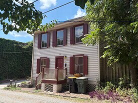 Building Photo - 541 E Jones Ln