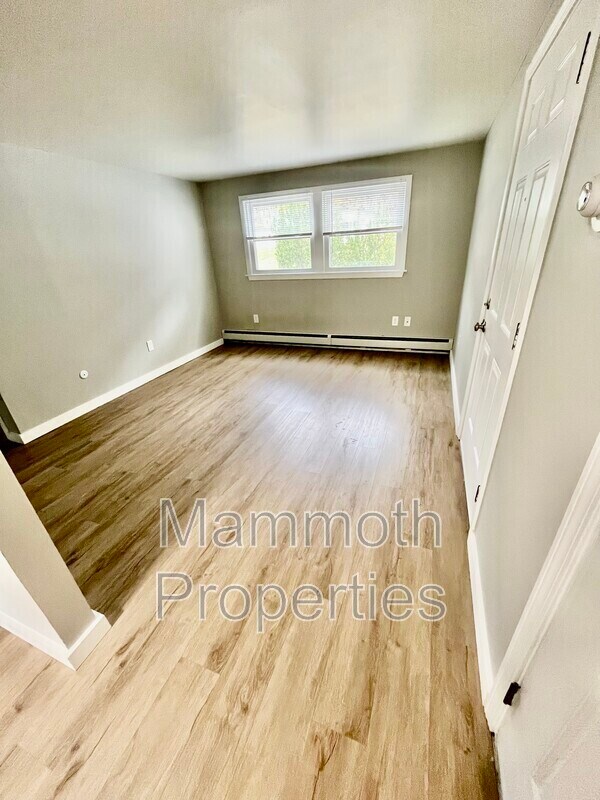 Building Photo - 9 Emerald Dr