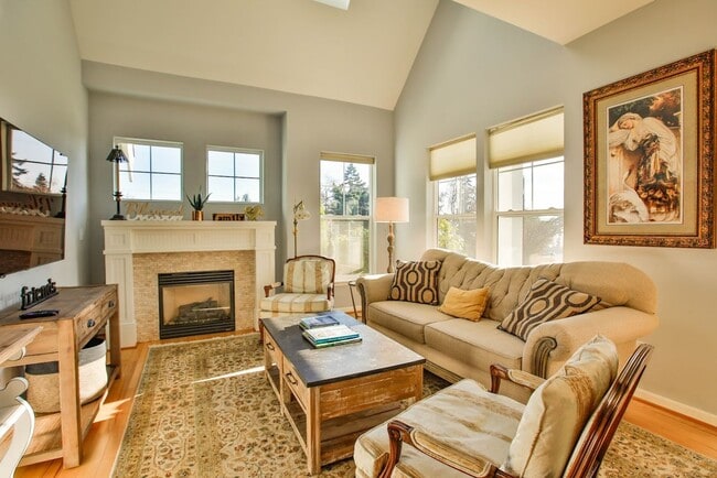 Building Photo - Gorgeous- Fully Furnished Home in Holmes Harbor, Pet Friendly and Landscape Included!