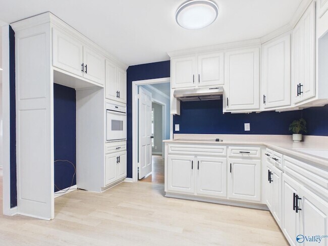 Building Photo - 6808 Jones Valley Dr SE
