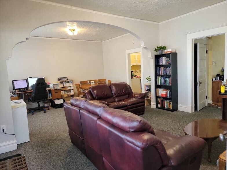 Building Photo - 315 W Halliday St