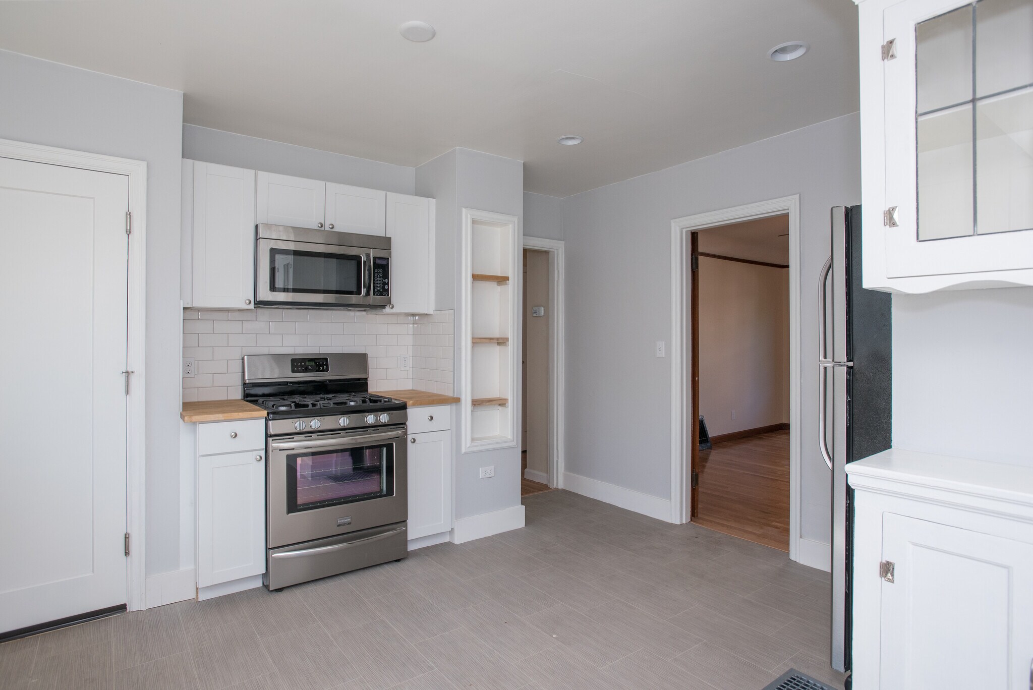 New gas range and new microwave - 2628 Northeast Ainsworth Street