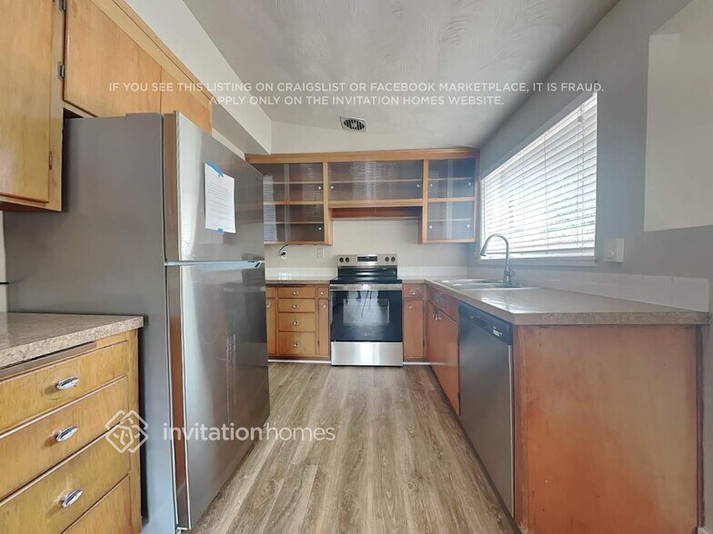 Building Photo - 1131 Lenore Dr