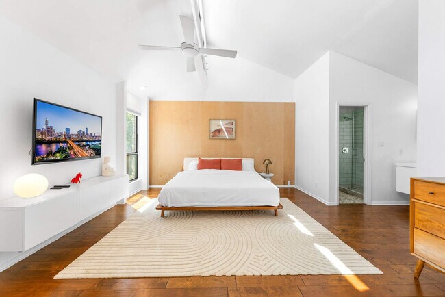 Building Photo - 11502 Oak Knoll Dr