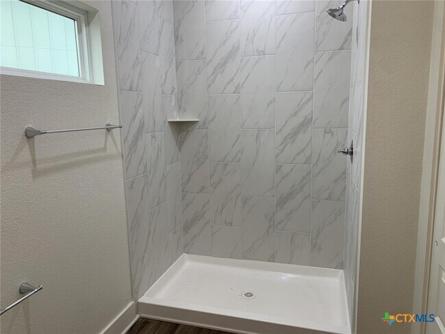 Building Photo - 1854 Royal Loop