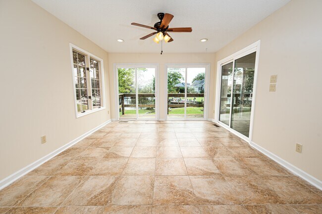 Building Photo - 6118 Gondolier Dr