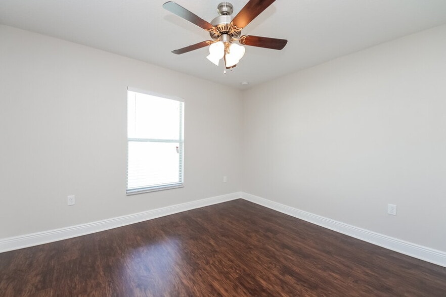 Building Photo - 3633 Doe Run Dr