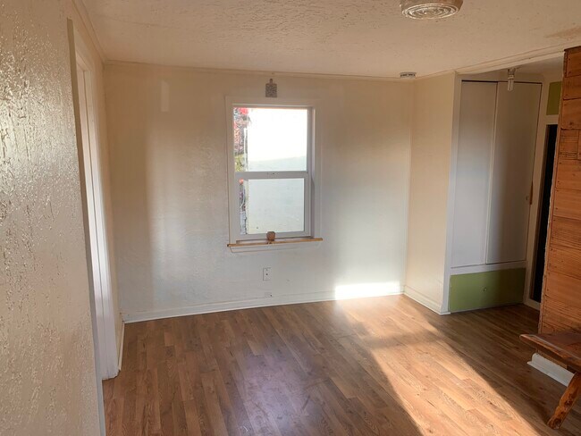 Building Photo - 5105 SE Rex Dr