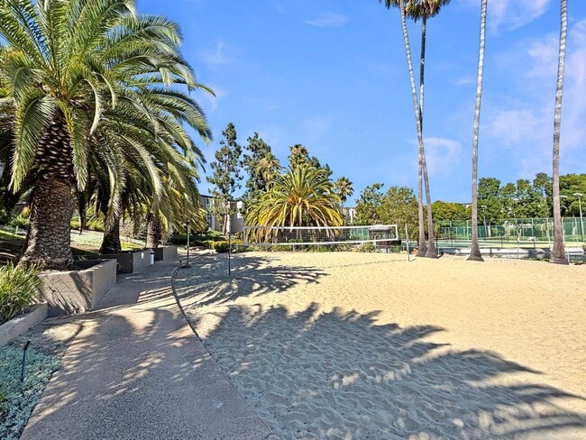 Building Photo - 1BD/1BA Condo in Point Loma Heights w/ Res...