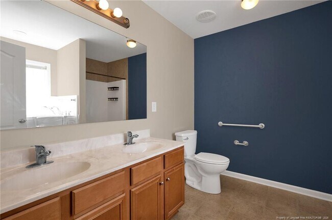 Building Photo - 672 Hogart St