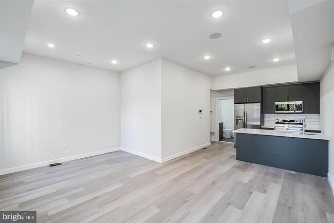 Primary Photo - 2417 N 7th St