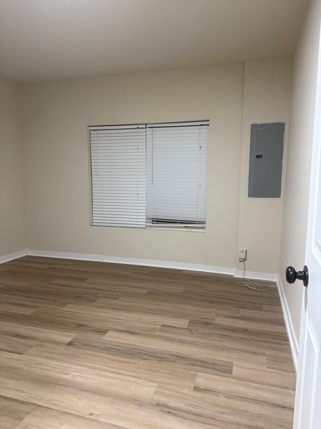 Building Photo - 628 Abbey Village Cir