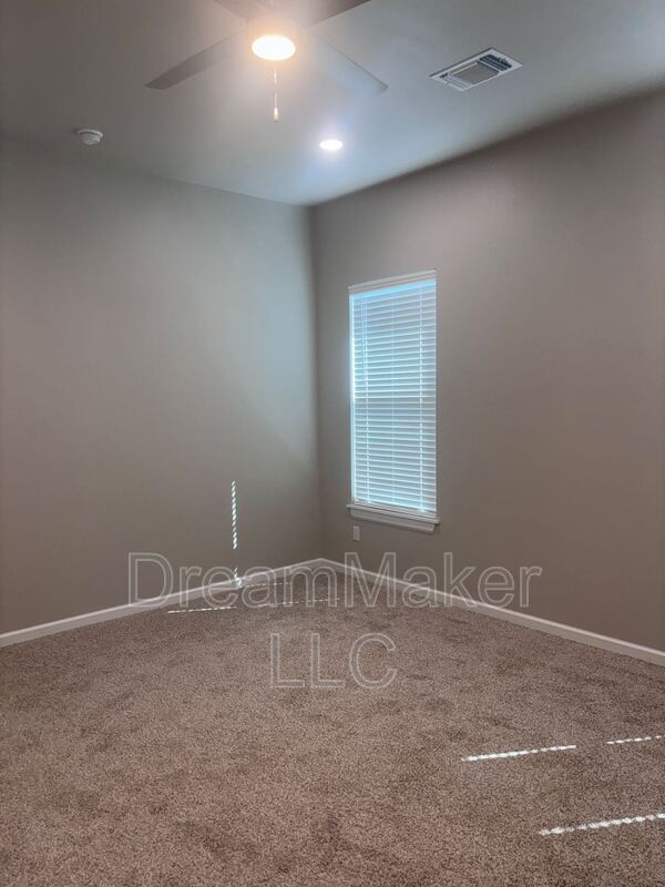 Building Photo - 3010 Hollow Crest Ln