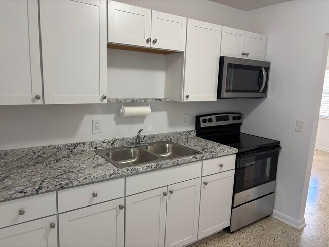 Building Photo - 751 Hummingbird Way