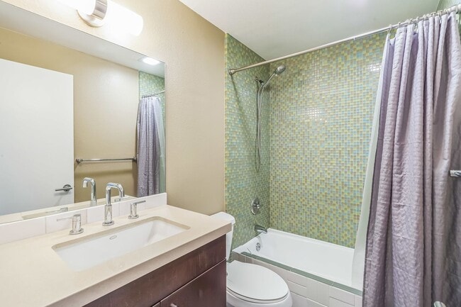 Building Photo - 2 Bed / 2 Bath Townhome at Biltmore, Palm ...