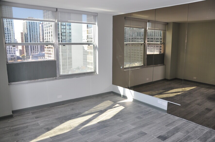 Bedroom - 1000 N Lake Shore Dr