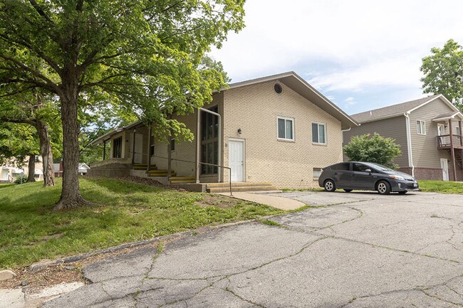 Primary Photo - 1415 Paris Rd