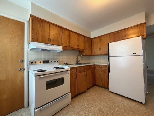 Building Photo - 22 - 22 1/2  Willis Ave