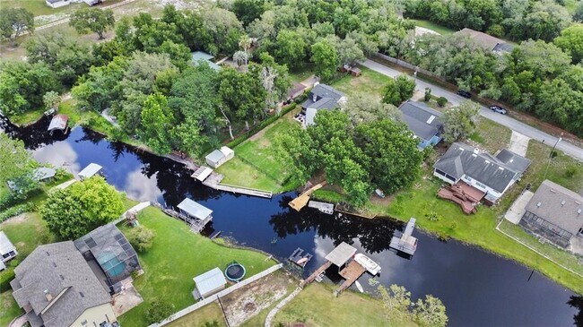 Building Photo - 240 Maureen Dr