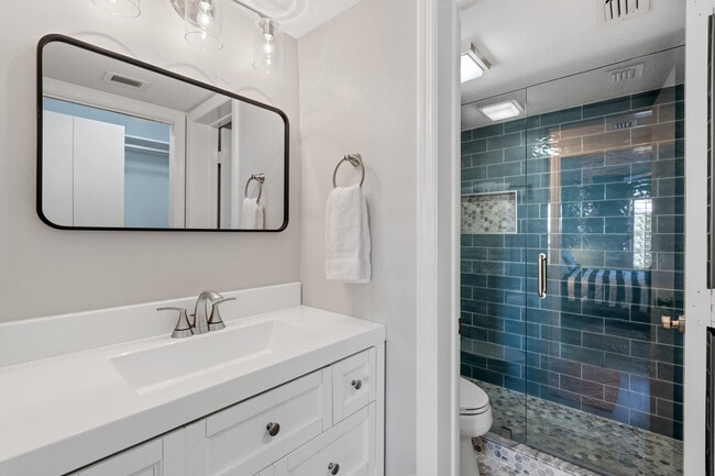 Building Photo - 600 Neapolitan Way