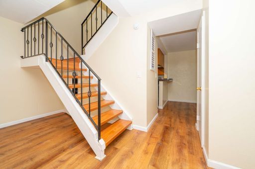 Building Photo - Two Weeks FREE Chula Vista Townhome 2 Bed 1 Bath with assigned parking, Refreshed w/prime amenities.