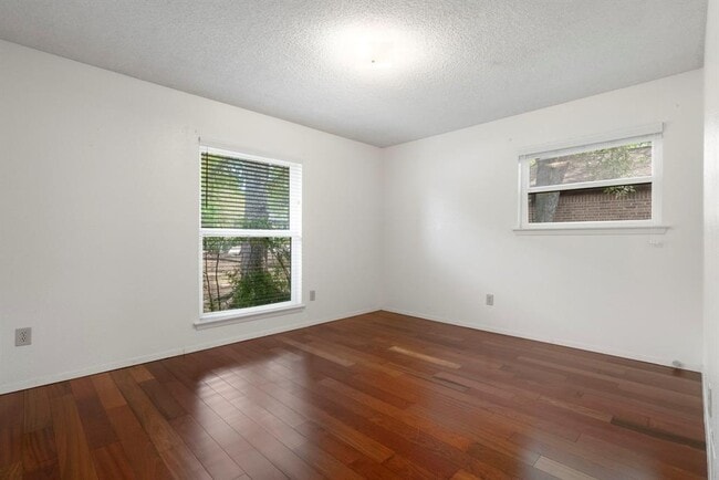 Building Photo - 2624 Barton Hills Dr