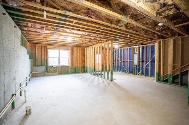 Building Photo - 2215 Manor Pointe Dr