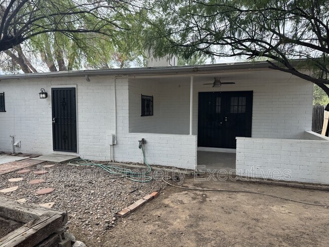 Building Photo - 3317 N Howard Blvd
