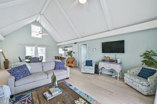 Building Photo - 16904 Beachcomber Dr
