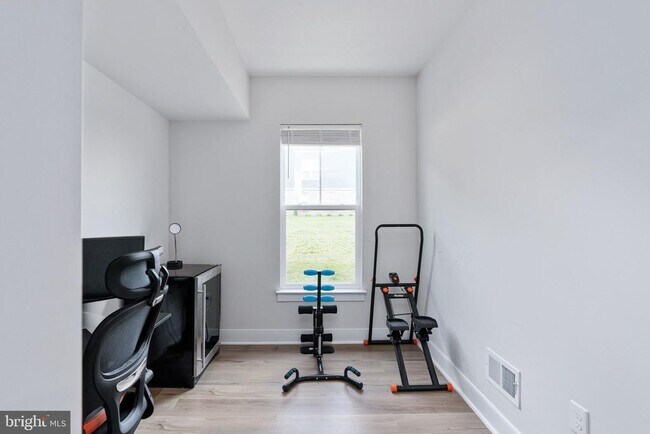 Building Photo - 1747 Riverbluff Ave