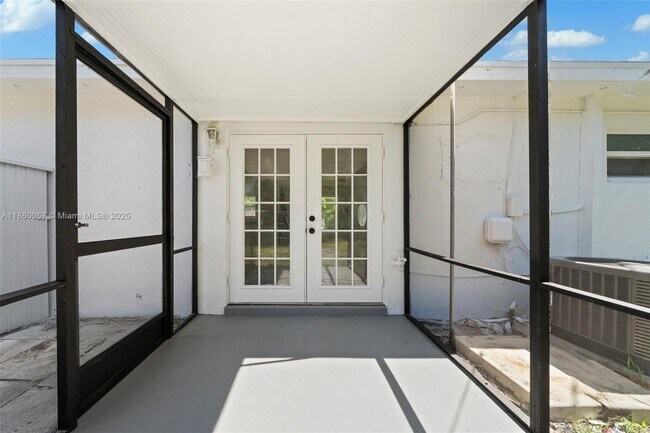 Building Photo - 5991 NW 14th Pl
