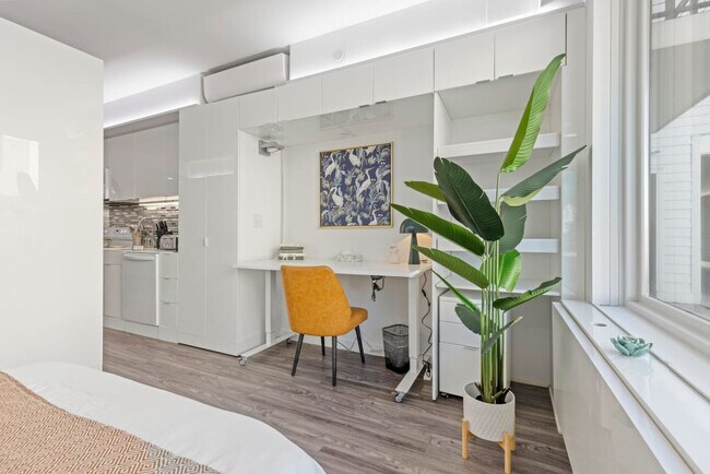 Building Photo - 12607 Larchmere Blvd