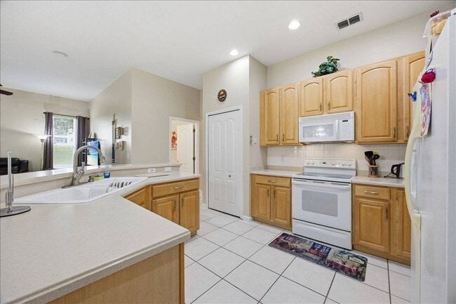 Building Photo - 722 Brighton Dr