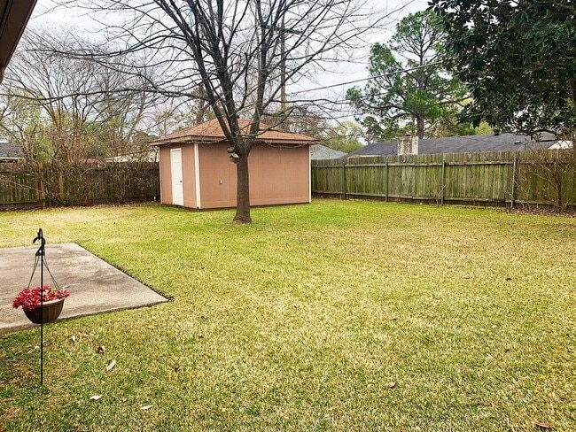 Building Photo - 219 Pomeroy Dr