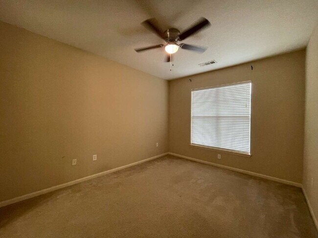 Building Photo - Luxurious 3-Bedroom Condo in Panama City, FL with Spacious Layout and Modern Amenities!