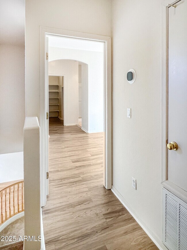 Building Photo - 1015 S Val Vista Dr