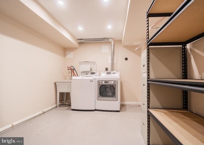 Building Photo - 2426 Falls Pl Ct