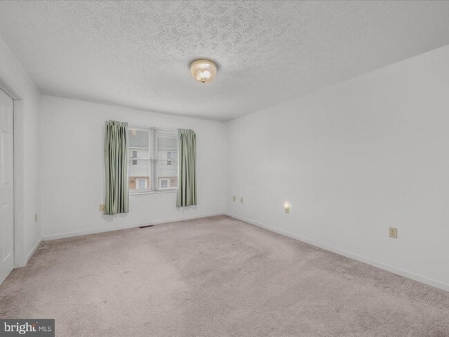 Building Photo - 73 Garden Dr