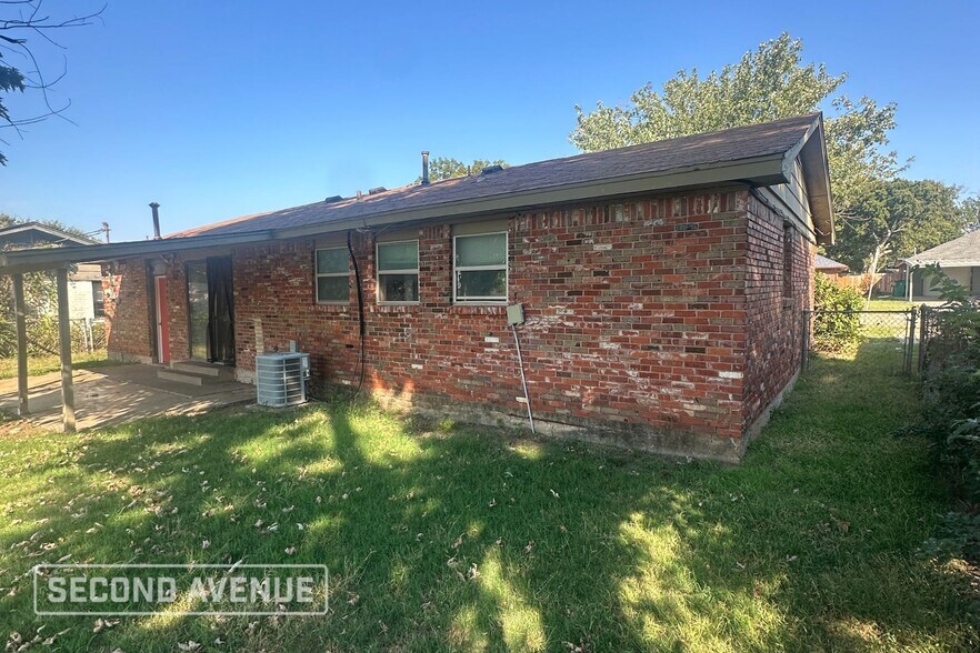 Building Photo - 10913 N McKinley Ave