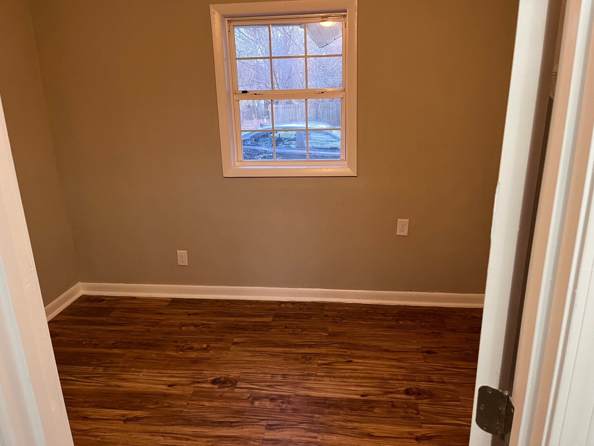 Building Photo - 914 Fir Pl