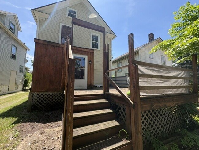 Building Photo - Comfortable 3-Bedroom Akron Home with Appliances Included