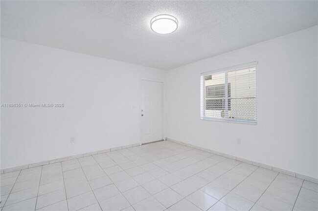 Building Photo - 3437 SW 25th St