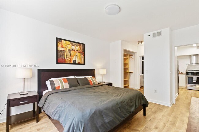 Building Photo - 19999 E Country Club Dr