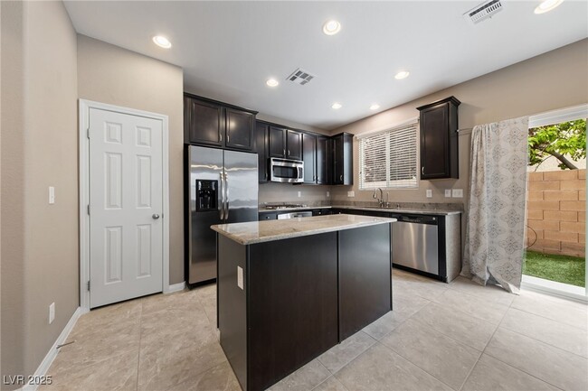 Building Photo - 10966 Sardinia Sands Dr