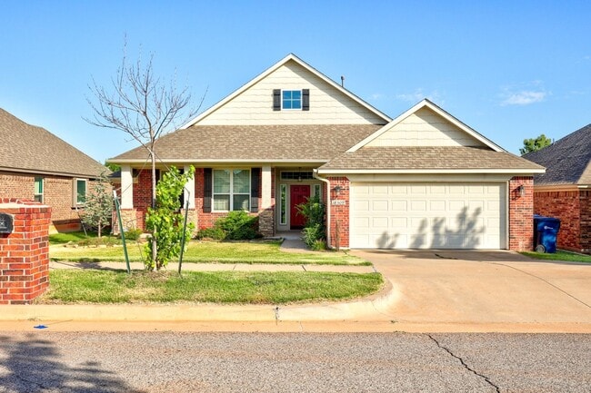 Building Photo - Desirable Home In Valencia Park!