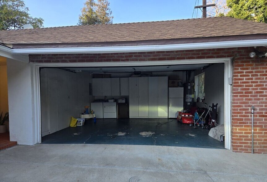 Building Photo - 1481 Benedict Canyon Dr
