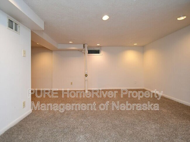 Building Photo - 2108 S 46th St