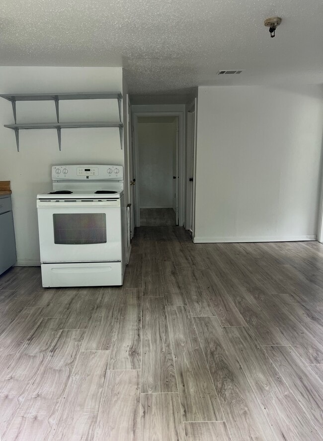 Building Photo - 10 Logaras Cir