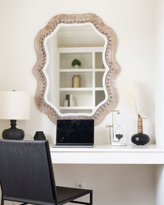 Building Photo - Fully Furnished - Designer Home (Flexible Lease Options)